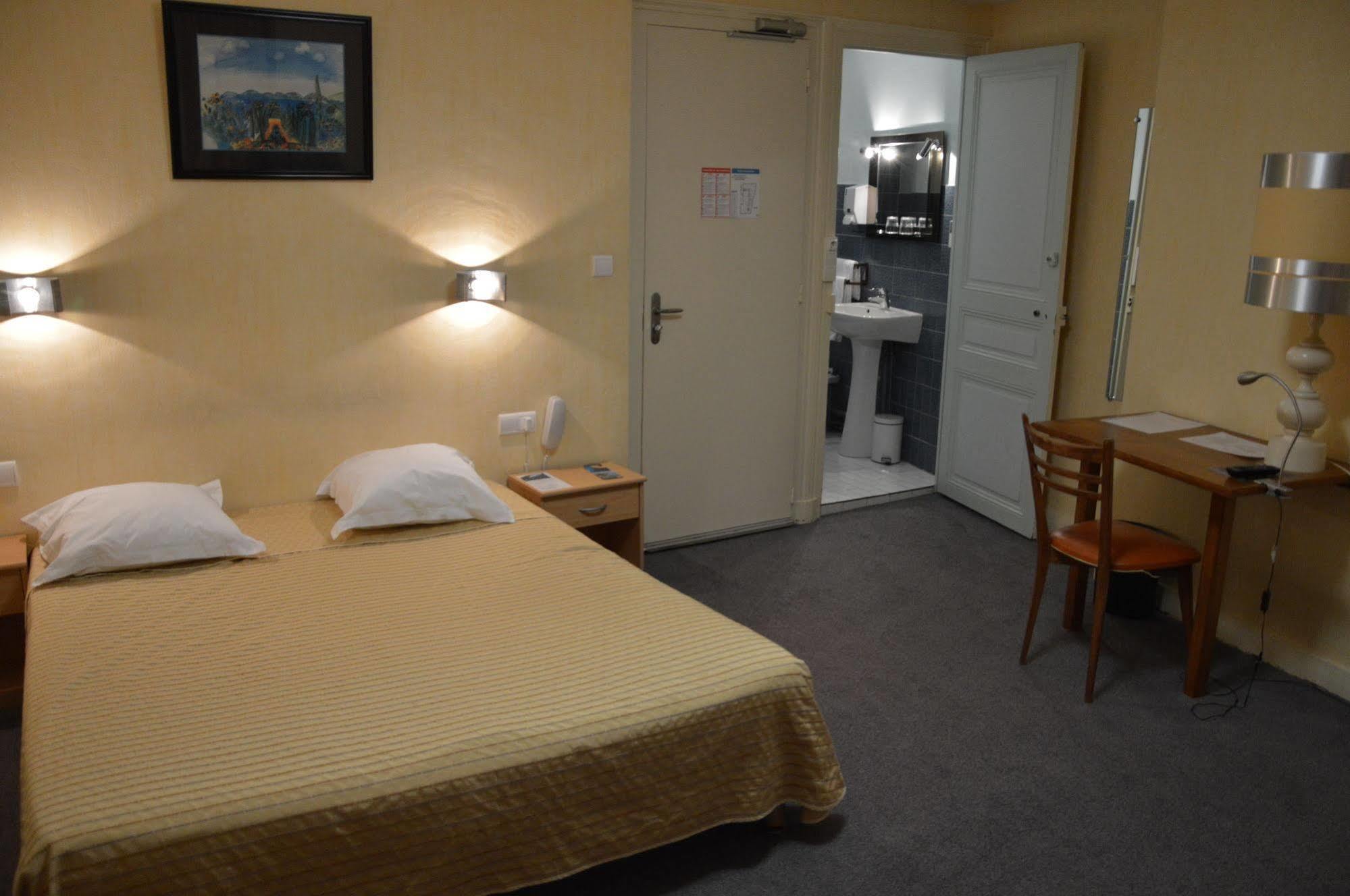 Au Chapon Fin Hotel